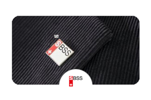 SBSS Pin am Revers eines dunklen Cord-Jackets